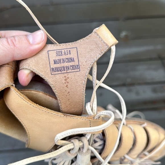 Jeffrey Campbell Malang Tan Tassel Lace Up Gladiator Sandal Women’s Size 8.5 - Picture 3 of 5